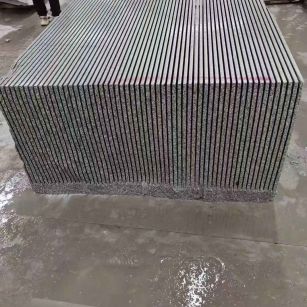 漯河芝麻白毛板荒料切割